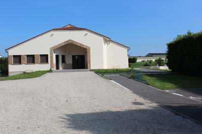 entrée salle des fêtes et accès PMR