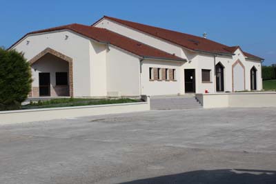 salle des fêtes et parking